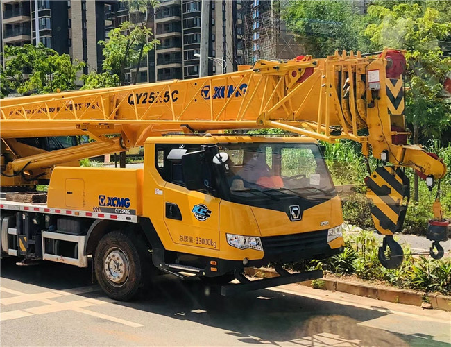 梁山县大件设备吊装租赁吊车