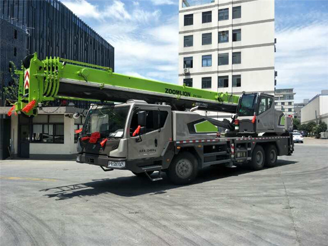 梁山县跨街广告牌的高空安装注意事项