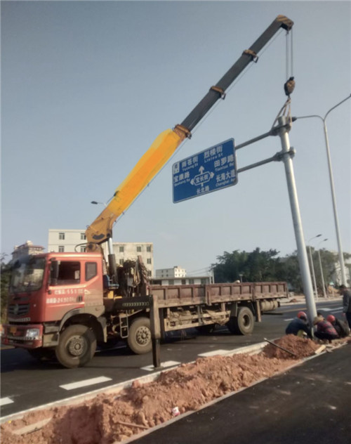 梁山县设备吊装租赁吊车要用多大吊车