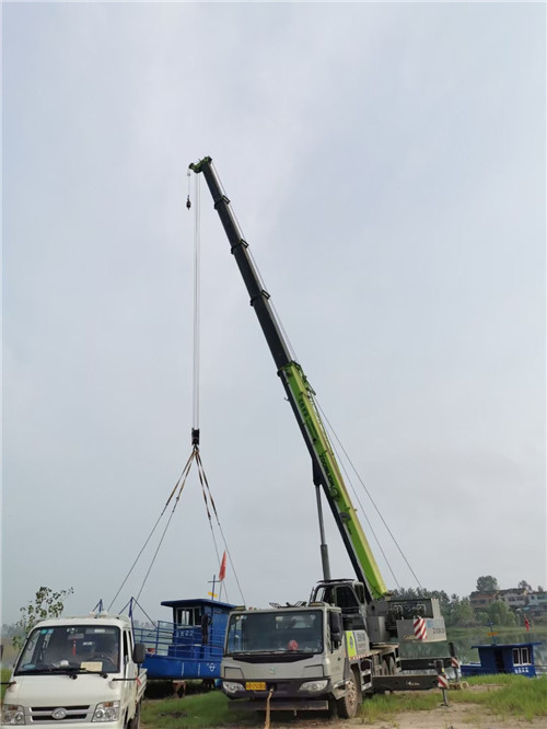 梁山县桥梁建设吊装案例